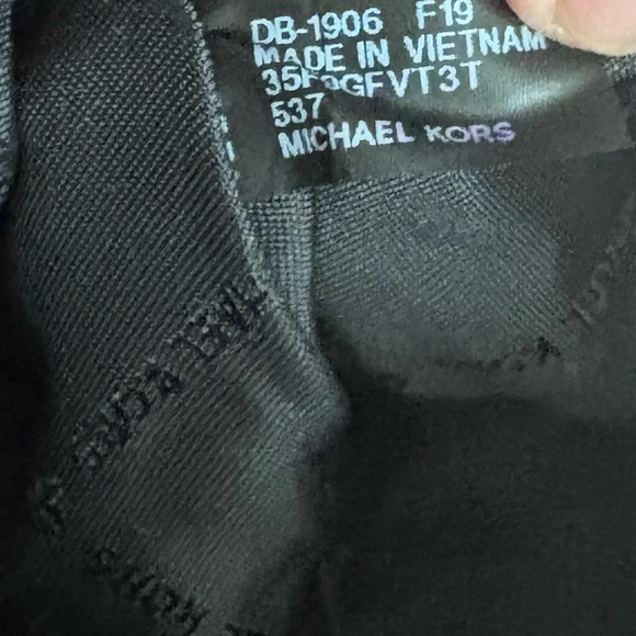 ♥️♥️MICHAEL KORS EDEN BURGUNDY LEATHER DRAWSTRING GRAB BAG!♥️♥️ - Picture 9 of 10